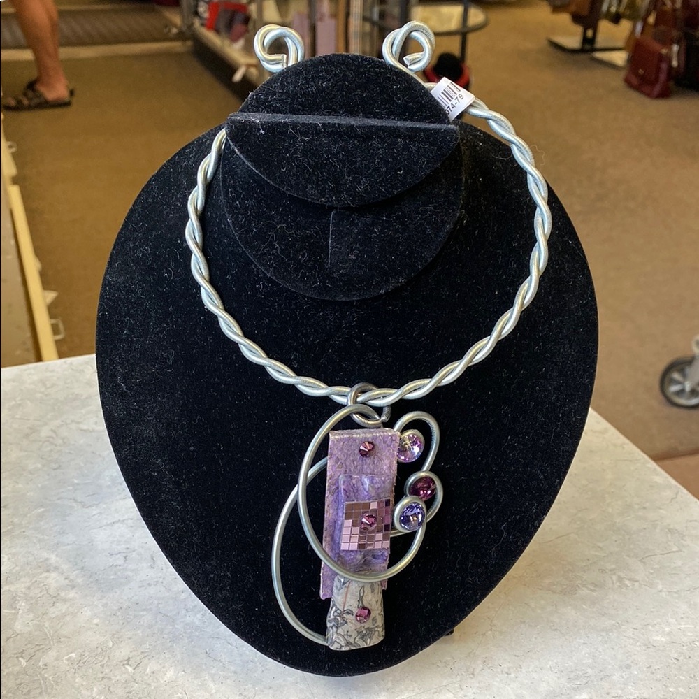 Elegant Silver and Purple Pendant Necklace